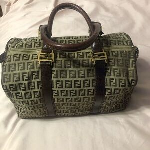 FENDI HANDBAG (AUTHENTIC)